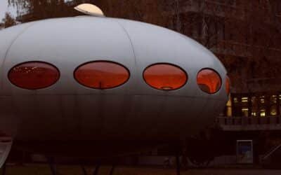 RevolutionizinAccommodations: Capsule Pod Hotels for Modern Travelers